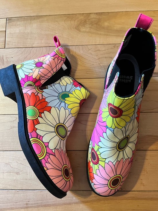 offbeat Sweetie Shoes - offbeat Sweetie Floral Daisy pull on Booties in Bright Multicolors size ten